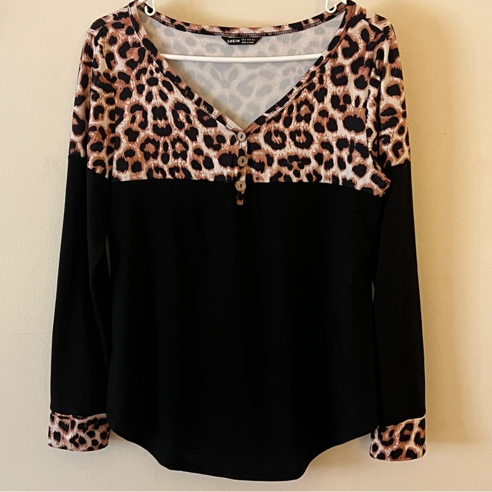 NWOT SHEIN Black & Cheetah print LS women’s size M v neck blouse